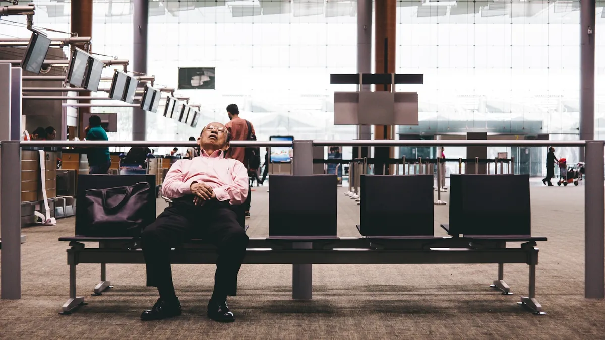 Escala larga en aeropuerto: qué hacer